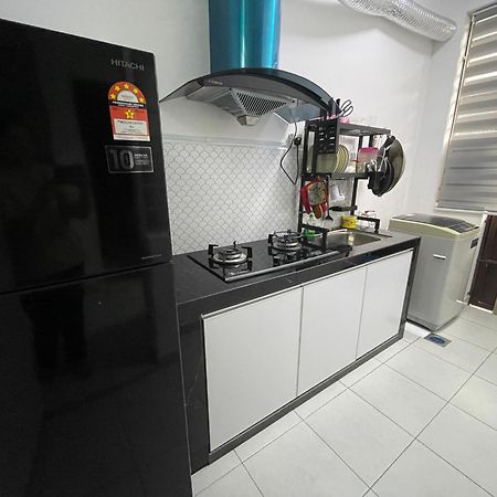 Dm Homestay Скудай Екстериор снимка